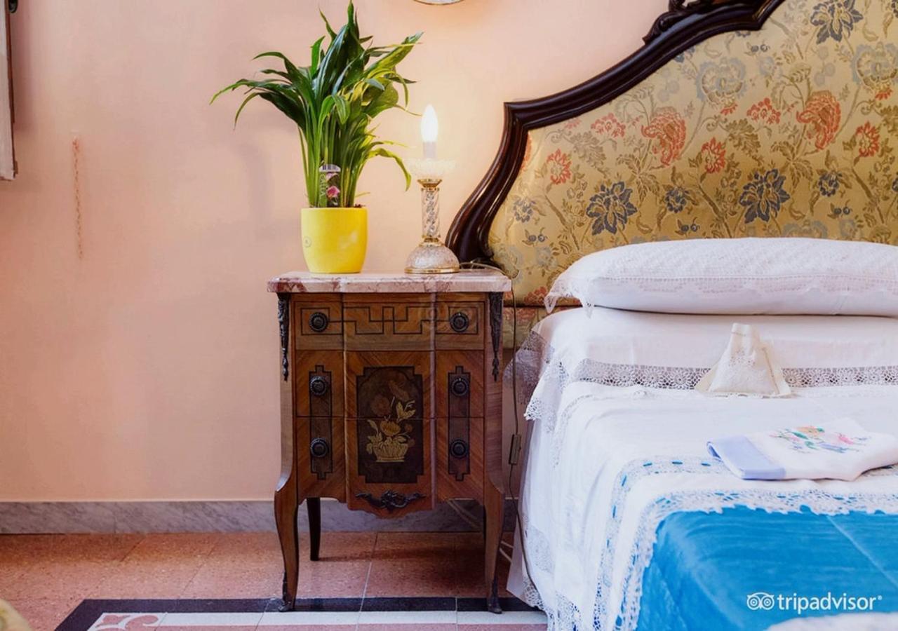 B&B Atmosfere Del Centro Storico Napoli Bagian luar foto