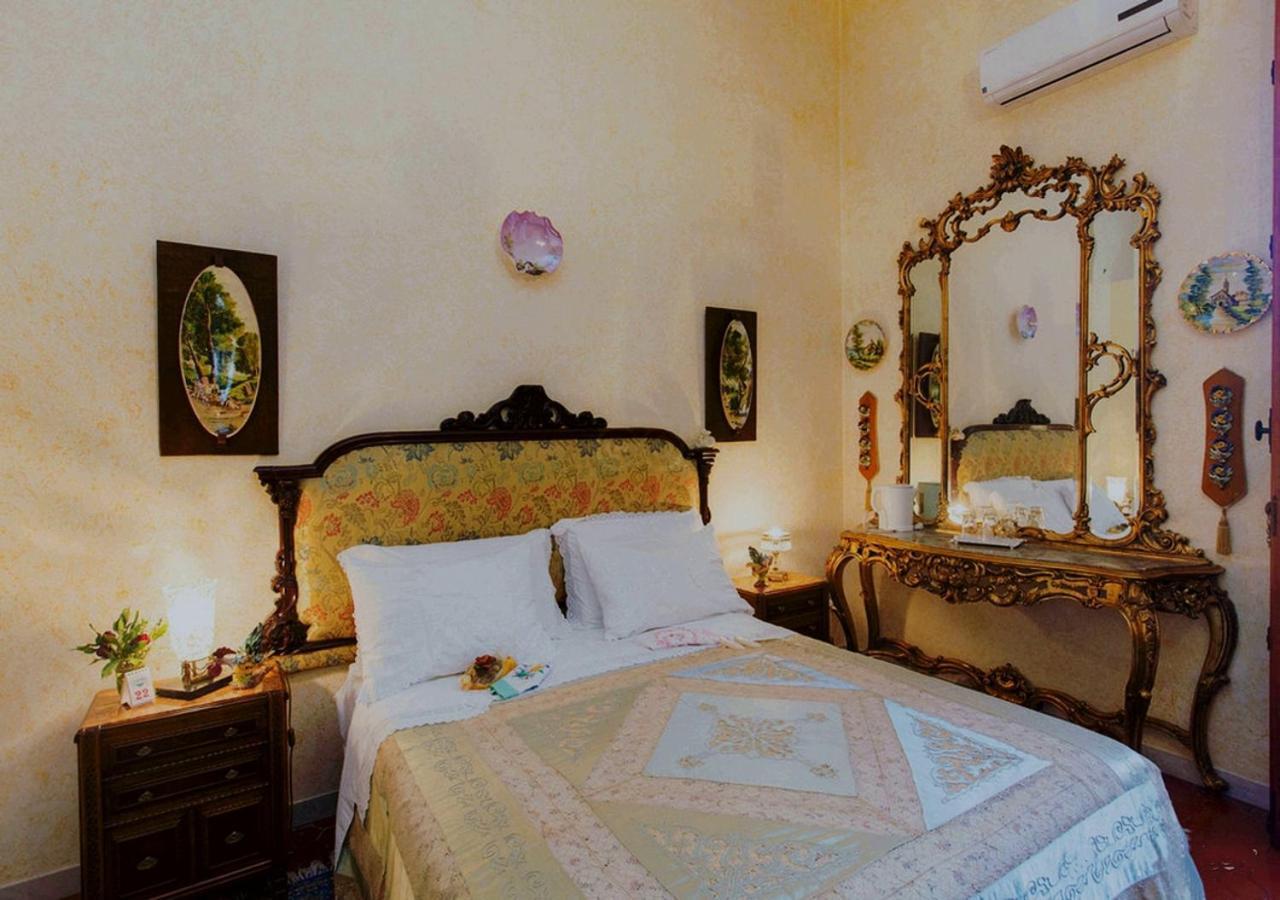 B&B Atmosfere Del Centro Storico Napoli Bagian luar foto