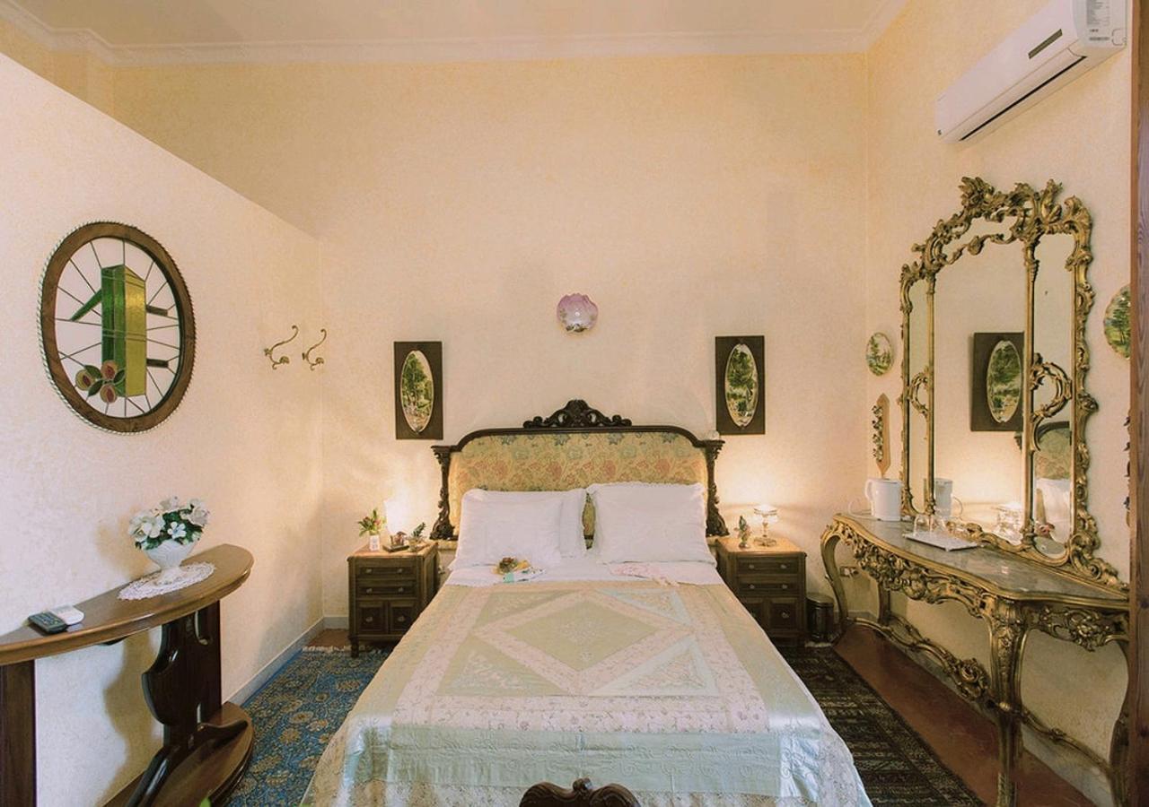 B&B Atmosfere Del Centro Storico Napoli Bagian luar foto