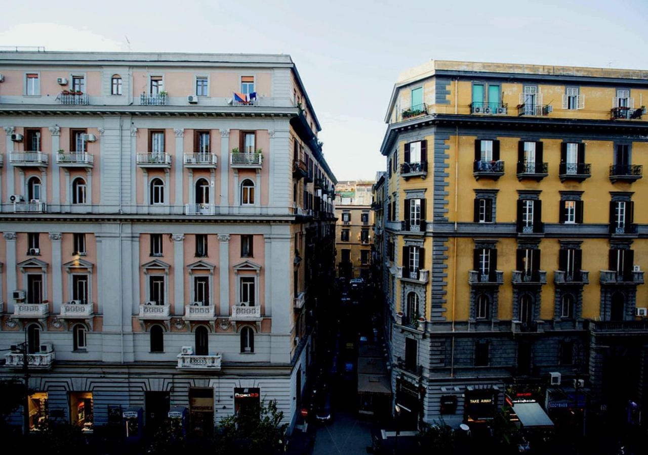 B&B Atmosfere Del Centro Storico Napoli Bagian luar foto